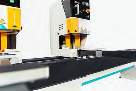 Yilmaz DK 502 - Двухголовый станок для автоматической сварки двух углов рамы из ПВХ-профилей - 3